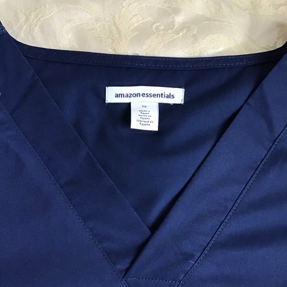 Amazon Essentials | Quick Dry Stretch Scrub Top L - Picture 7 of 8